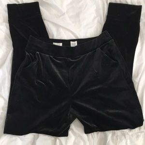 Adorable girls velvet joggers. Gap. Size M (8)